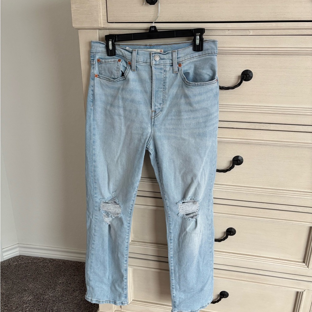 Levis Ankle cropped Distressed Jeans